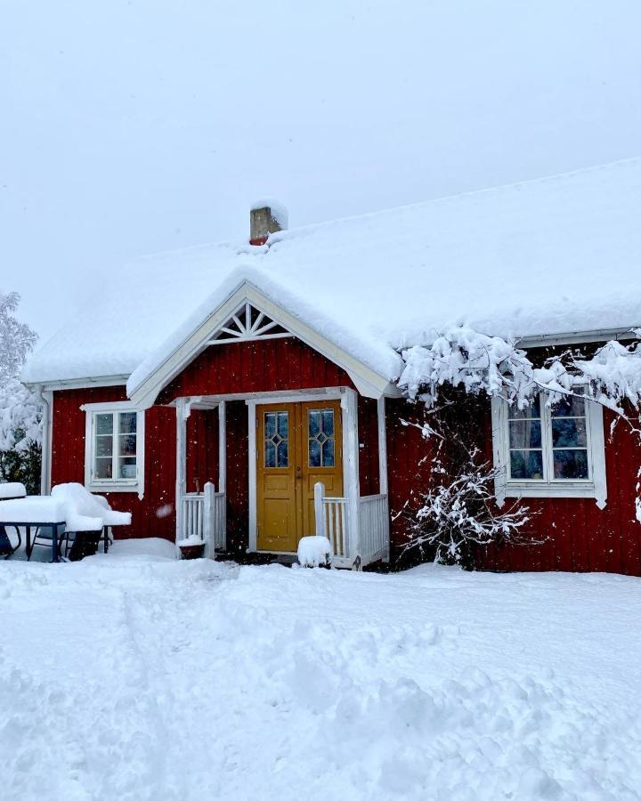 Bo I Egen Stuga Pa Haerlig Oelandsgard เชอพิงส์วิค ภายนอก รูปภาพ